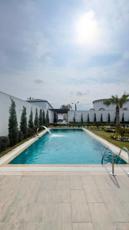 Satılır 5 otaqlı həyət evi 300 m²