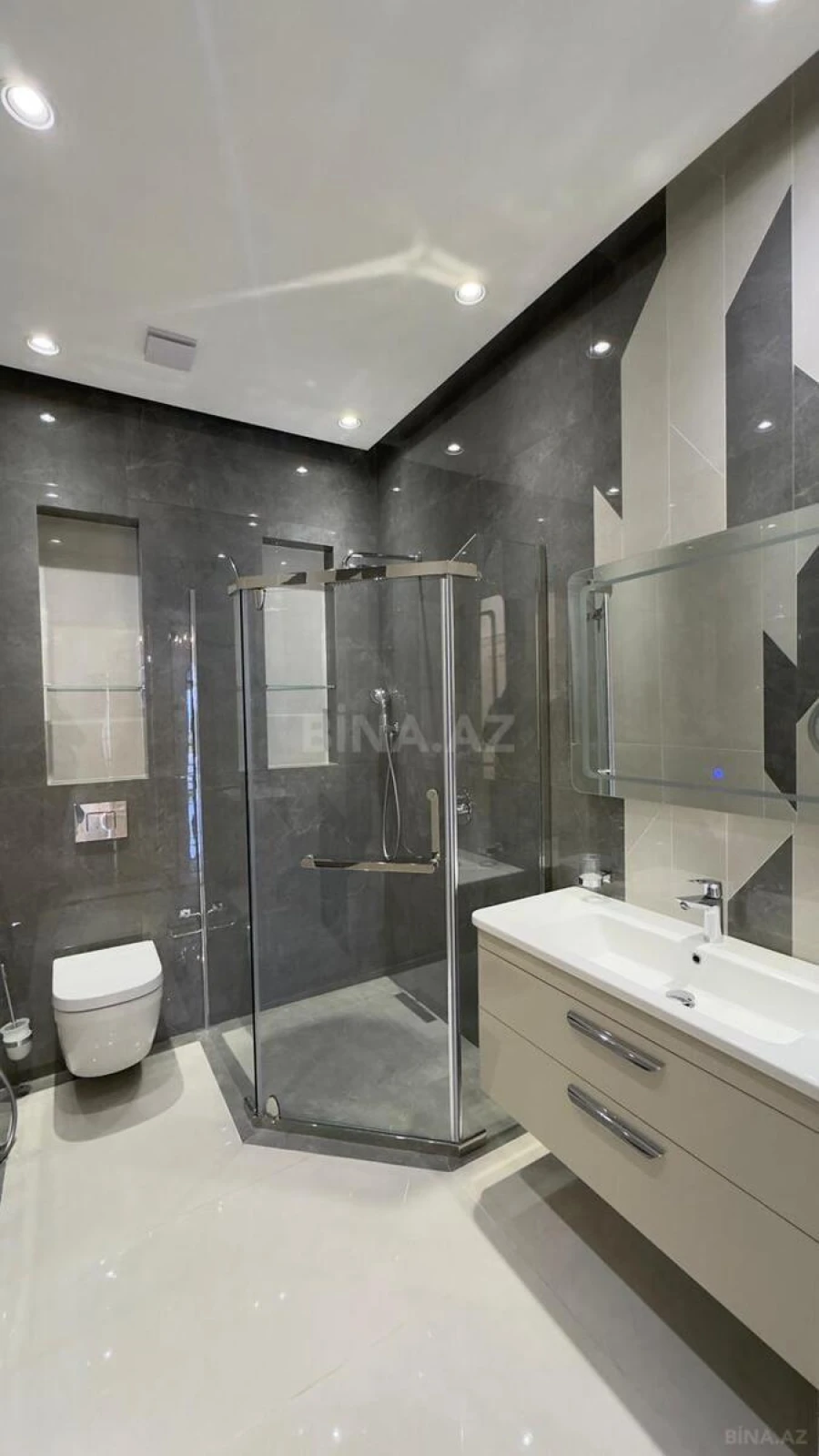 Satılır 5 otaqlı həyət evi 300 m²