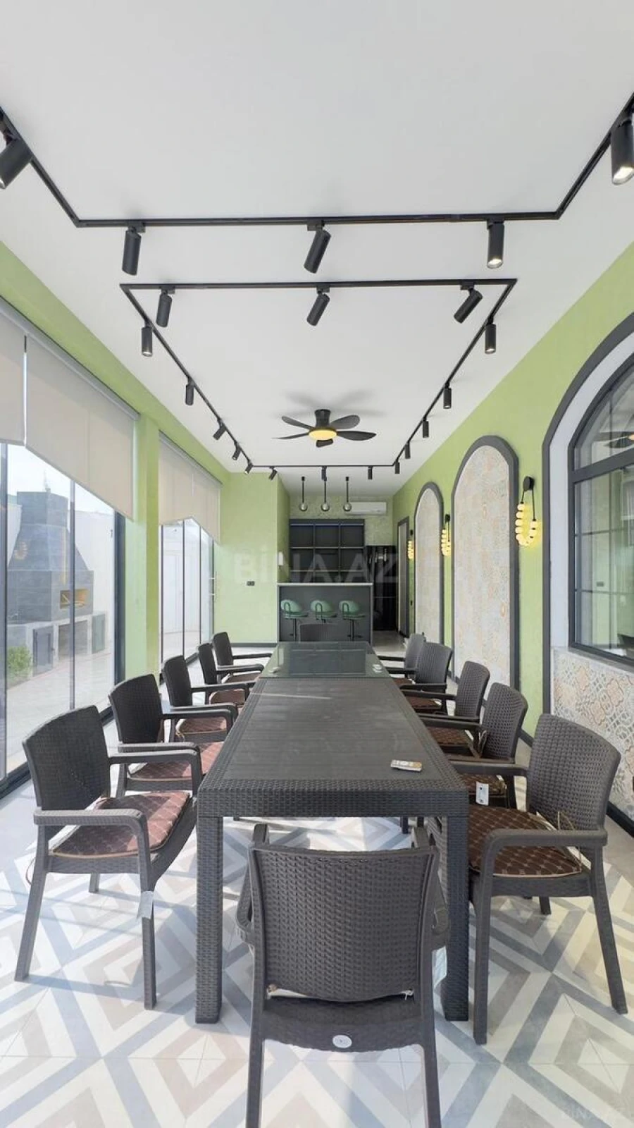 Satılır 5 otaqlı həyət evi 300 m²