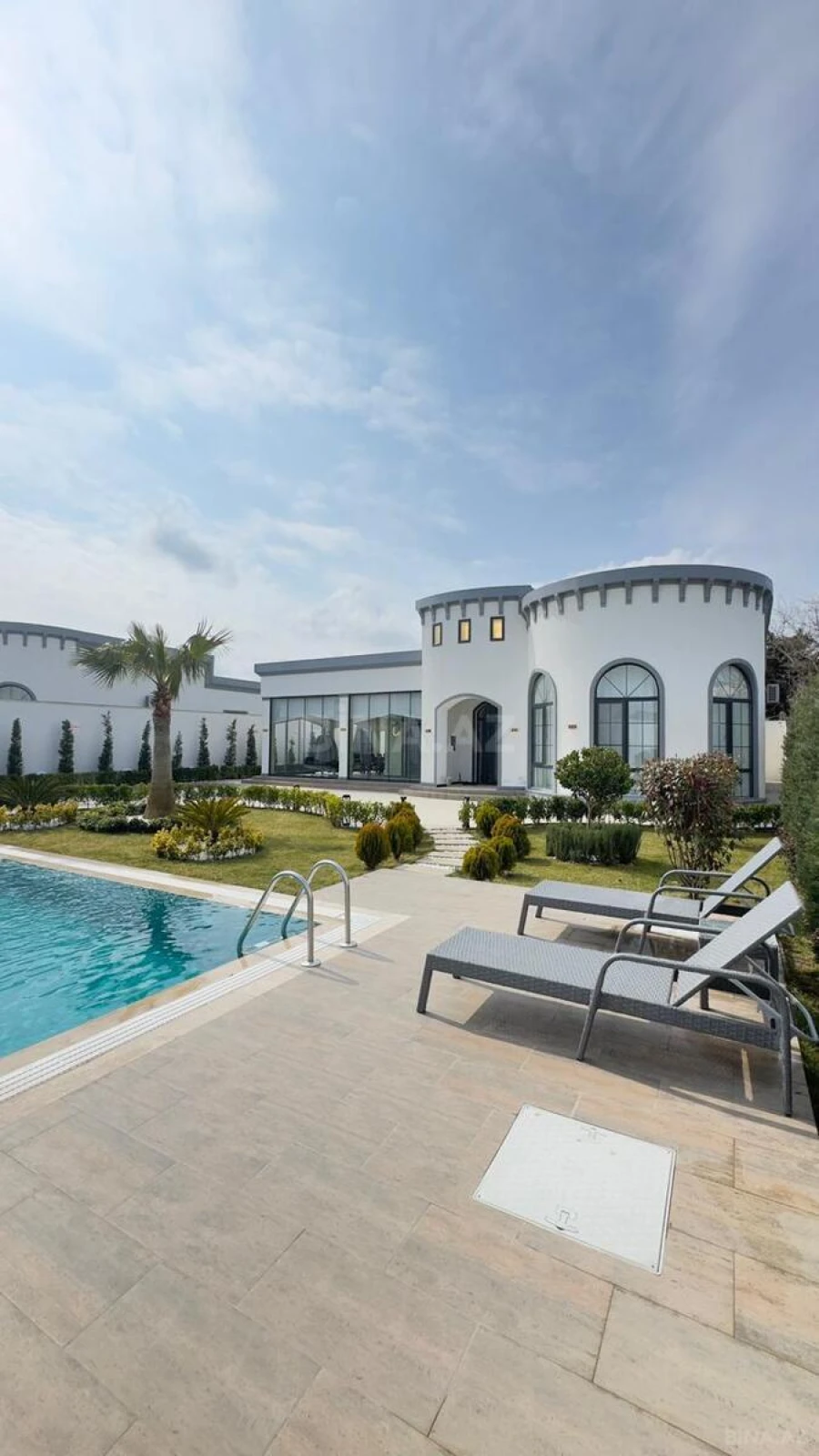 Satılır 5 otaqlı həyət evi 300 m²