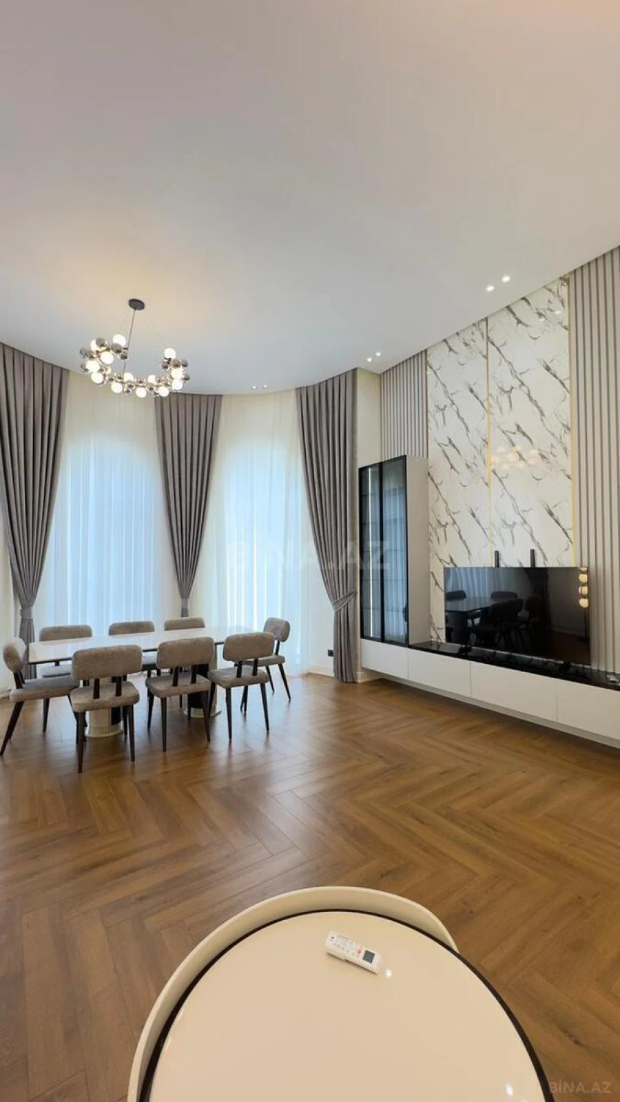 Satılır 5 otaqlı həyət evi 300 m²