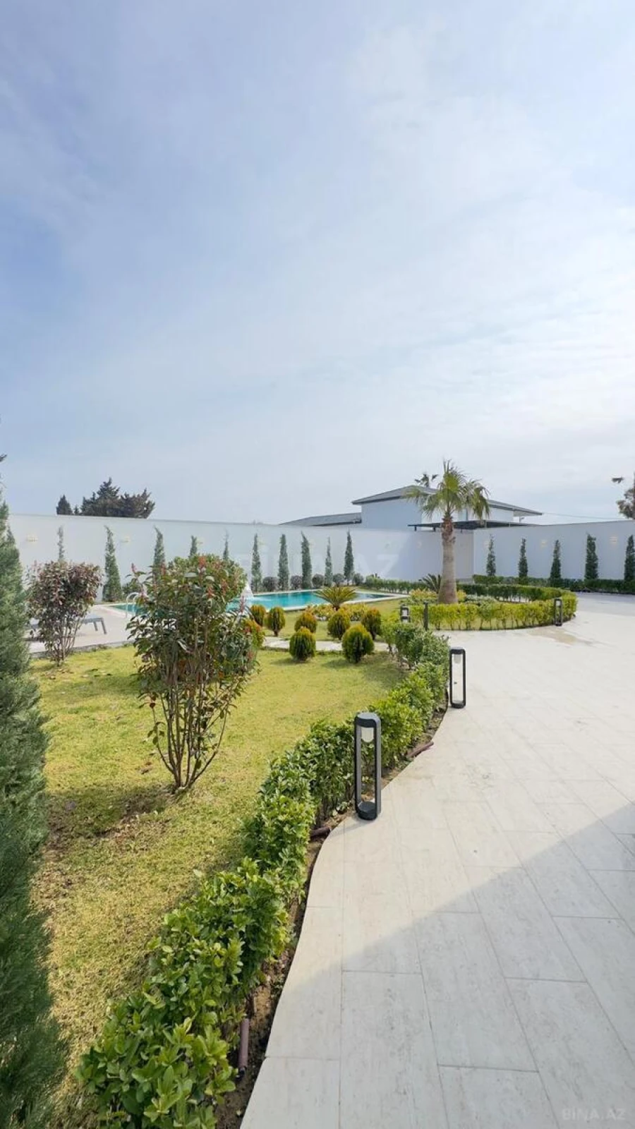 Satılır 5 otaqlı həyət evi 300 m²