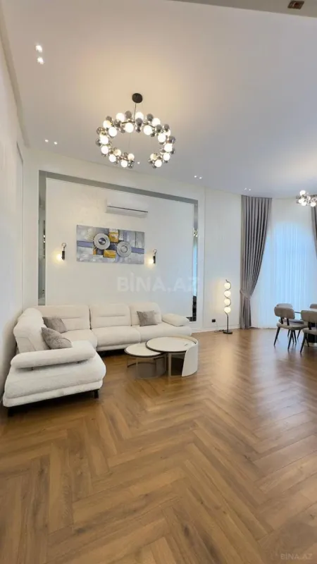 Satılır 5 otaqlı həyət evi 300 m²