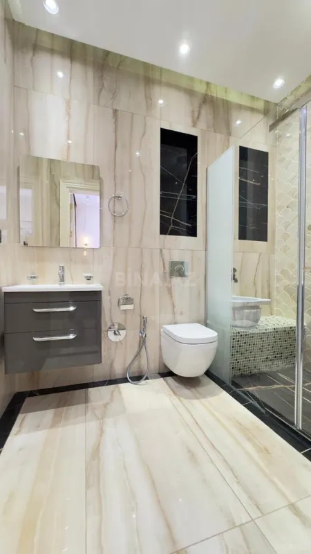 Satılır 5 otaqlı həyət evi 300 m²