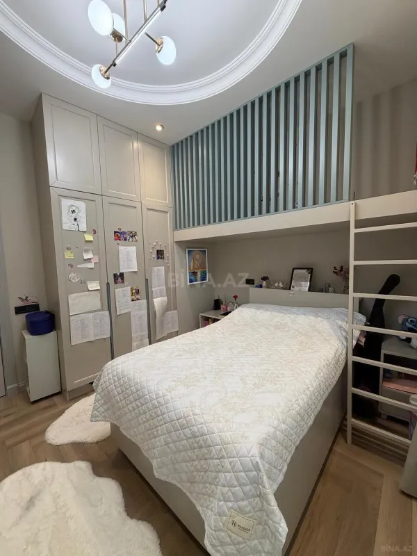 Satılır 4 otaqlı mənzil 132 m²