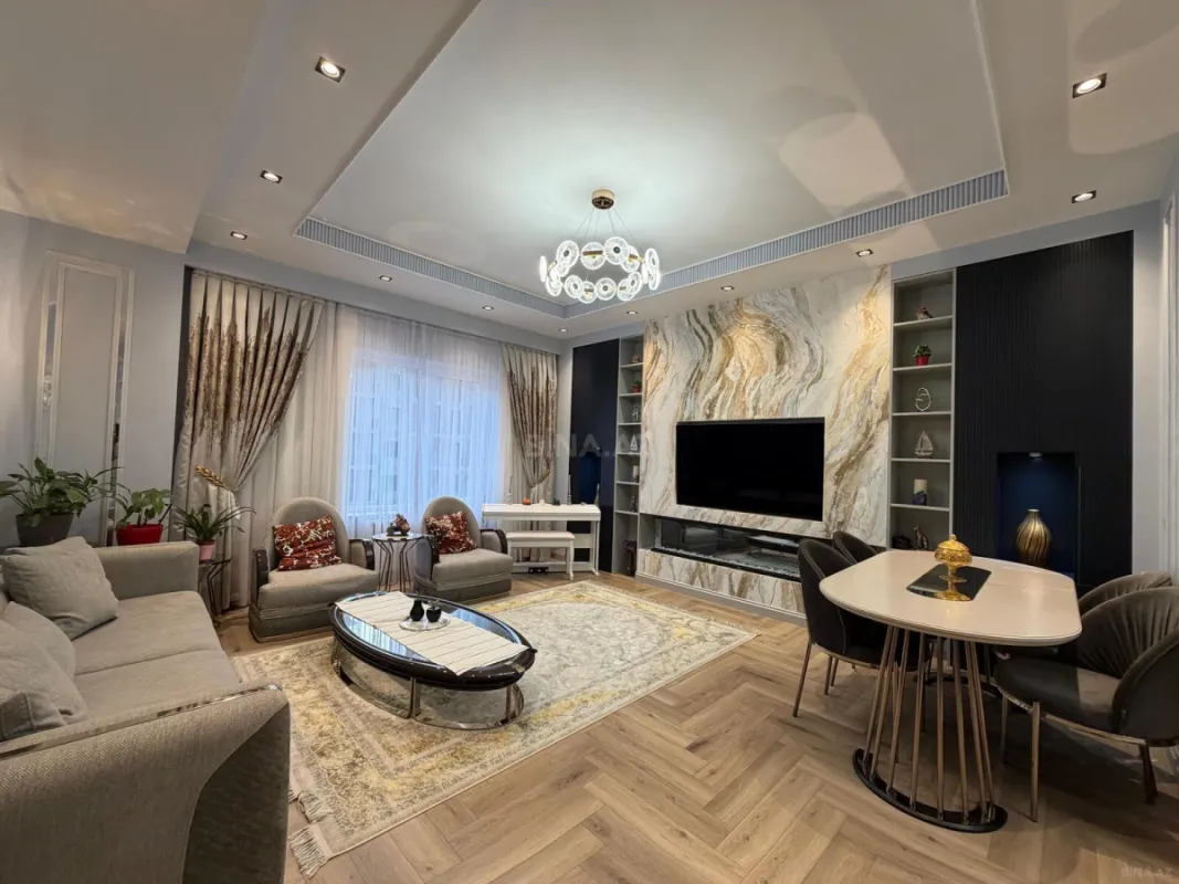 Satılır 4 otaqlı mənzil 132 m²