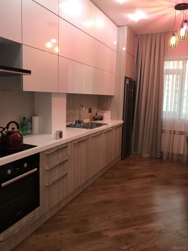 Satılır 3 otaqlı mənzil 105 m²
