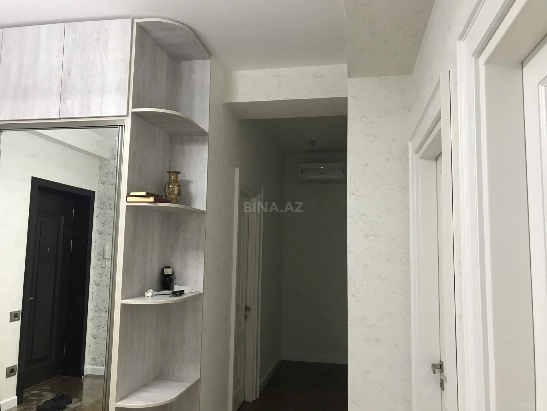 Satılır 3 otaqlı mənzil 105 m²