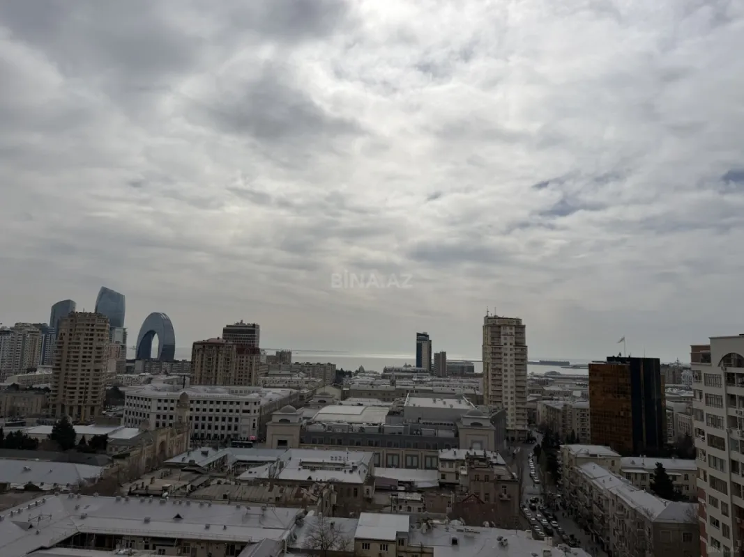 Satılır 4 otaqlı mənzil 186.5 m²