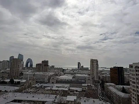 Satılır 4 otaqlı mənzil 186.5 m²