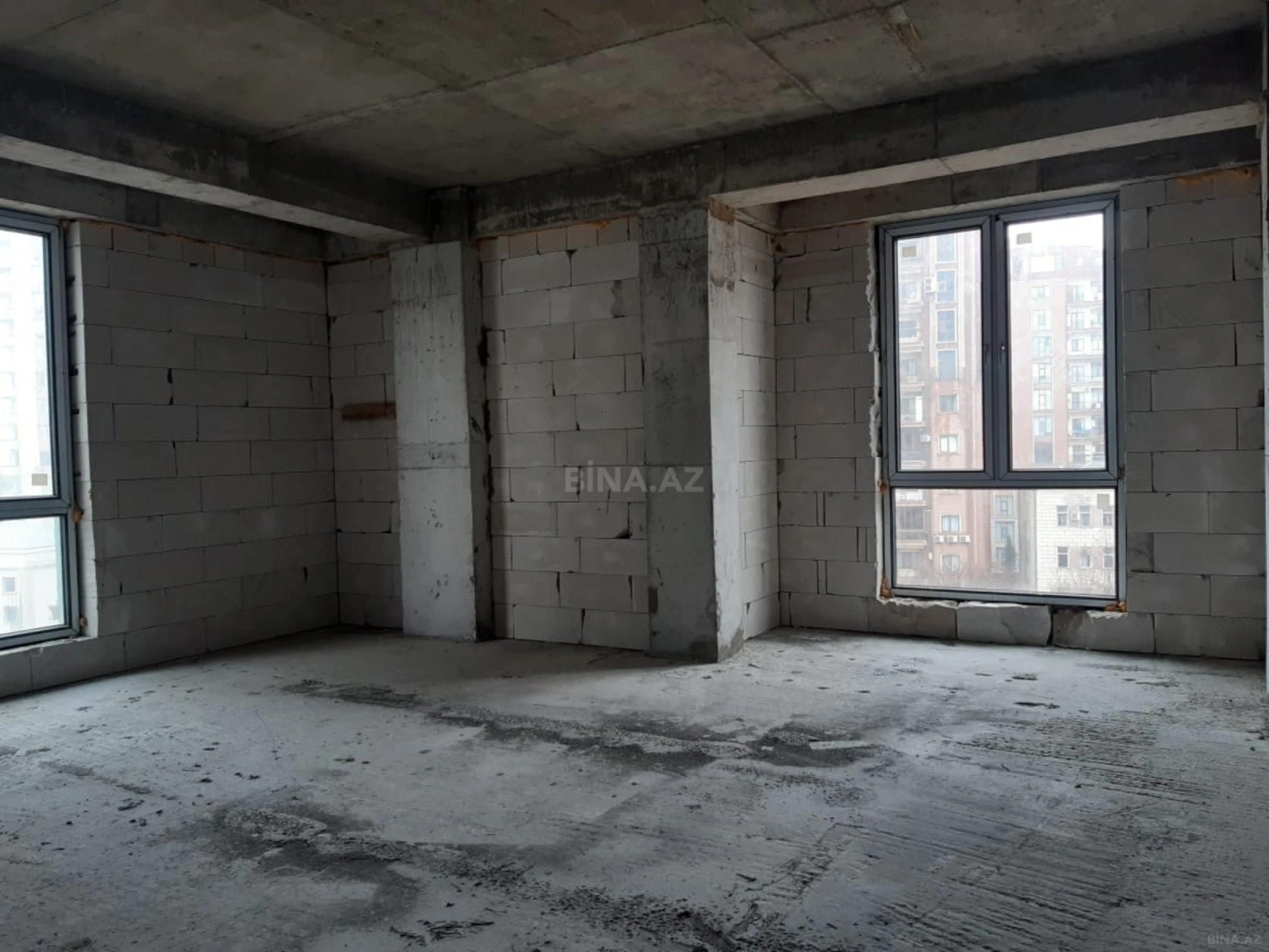 Satılır 4 otaqlı mənzil 186.5 m²