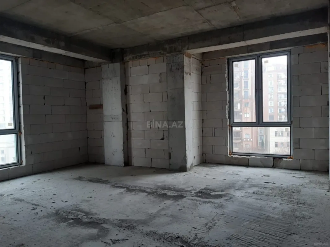Satılır 4 otaqlı mənzil 186.5 m²