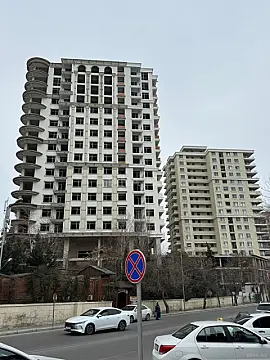 Satılır 4 otaqlı mənzil 186.5 m²