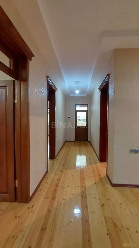 Satılır 5 otaqlı həyət evi 200 m²