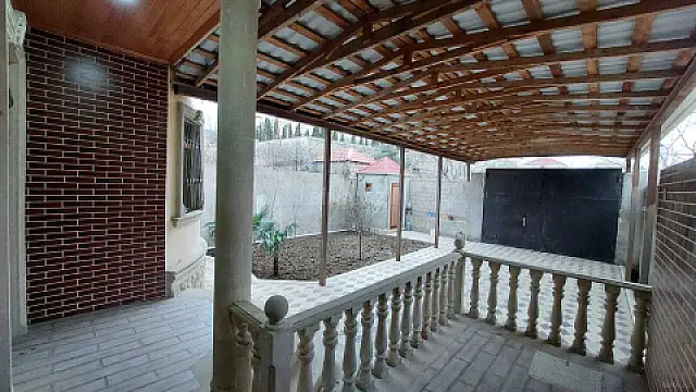 Satılır 5 otaqlı həyət evi 200 m²