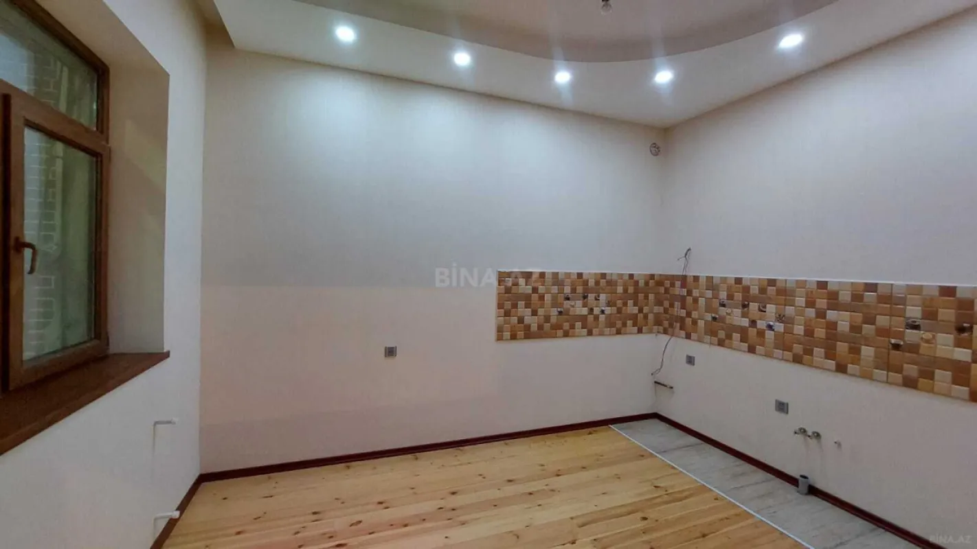 Satılır 5 otaqlı həyət evi 200 m²