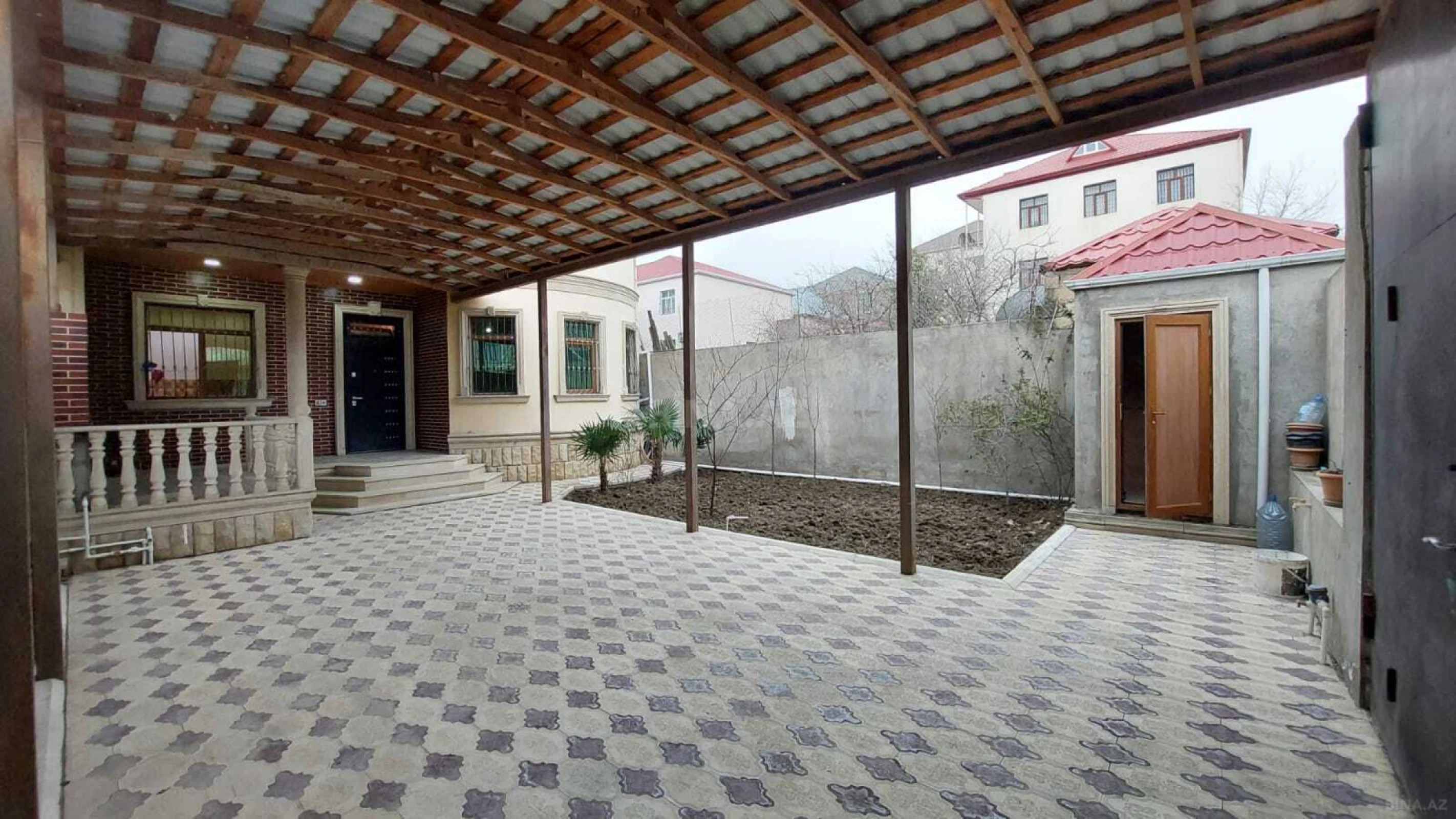 Satılır 5 otaqlı həyət evi 200 m²