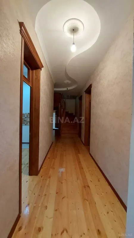 Satılır 5 otaqlı həyət evi 200 m²