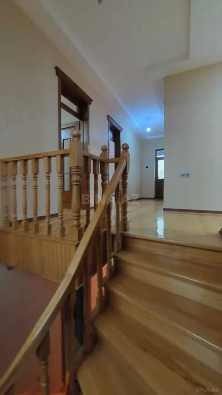 Satılır 5 otaqlı həyət evi 200 m²