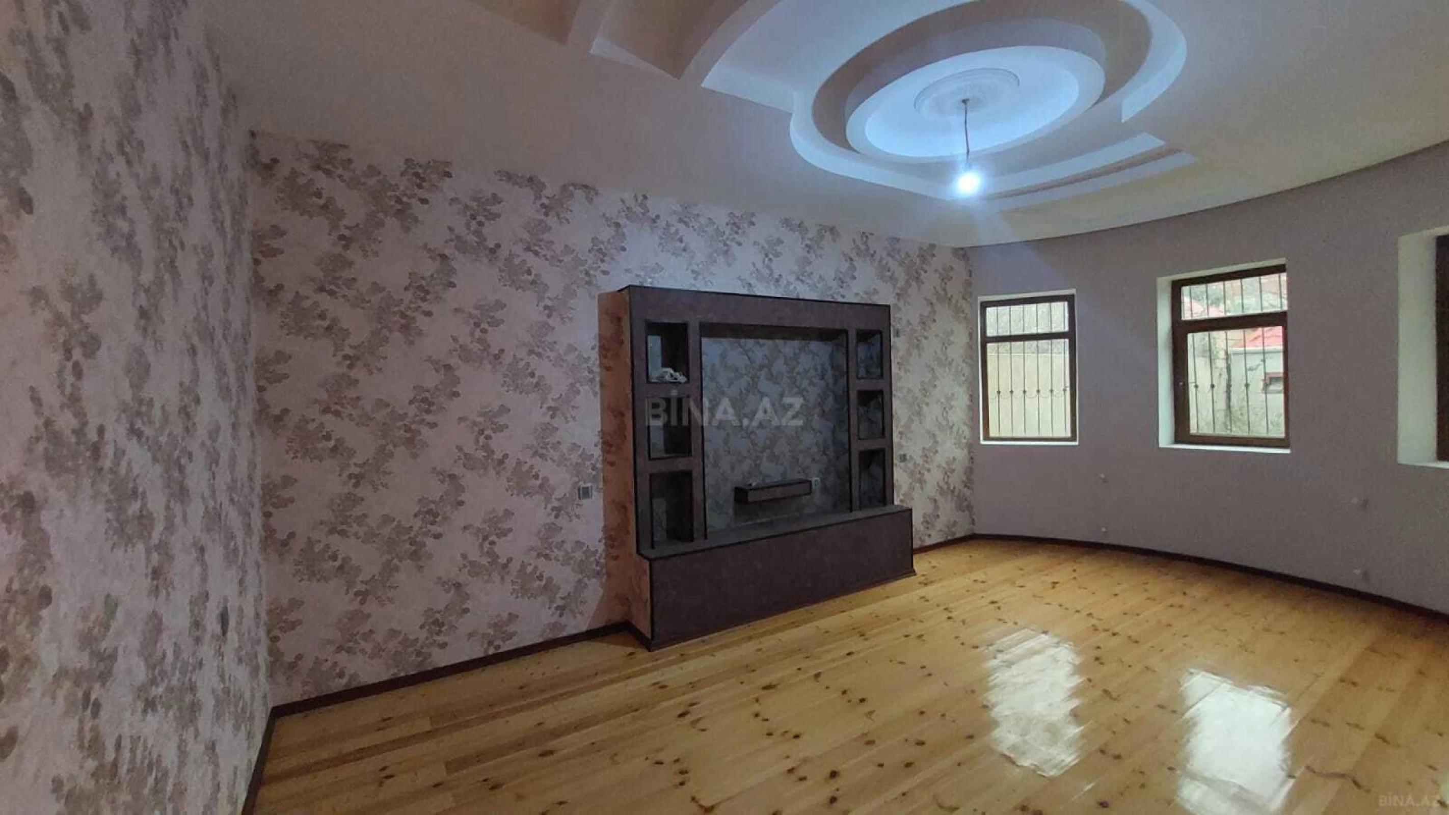 Satılır 5 otaqlı həyət evi 200 m²