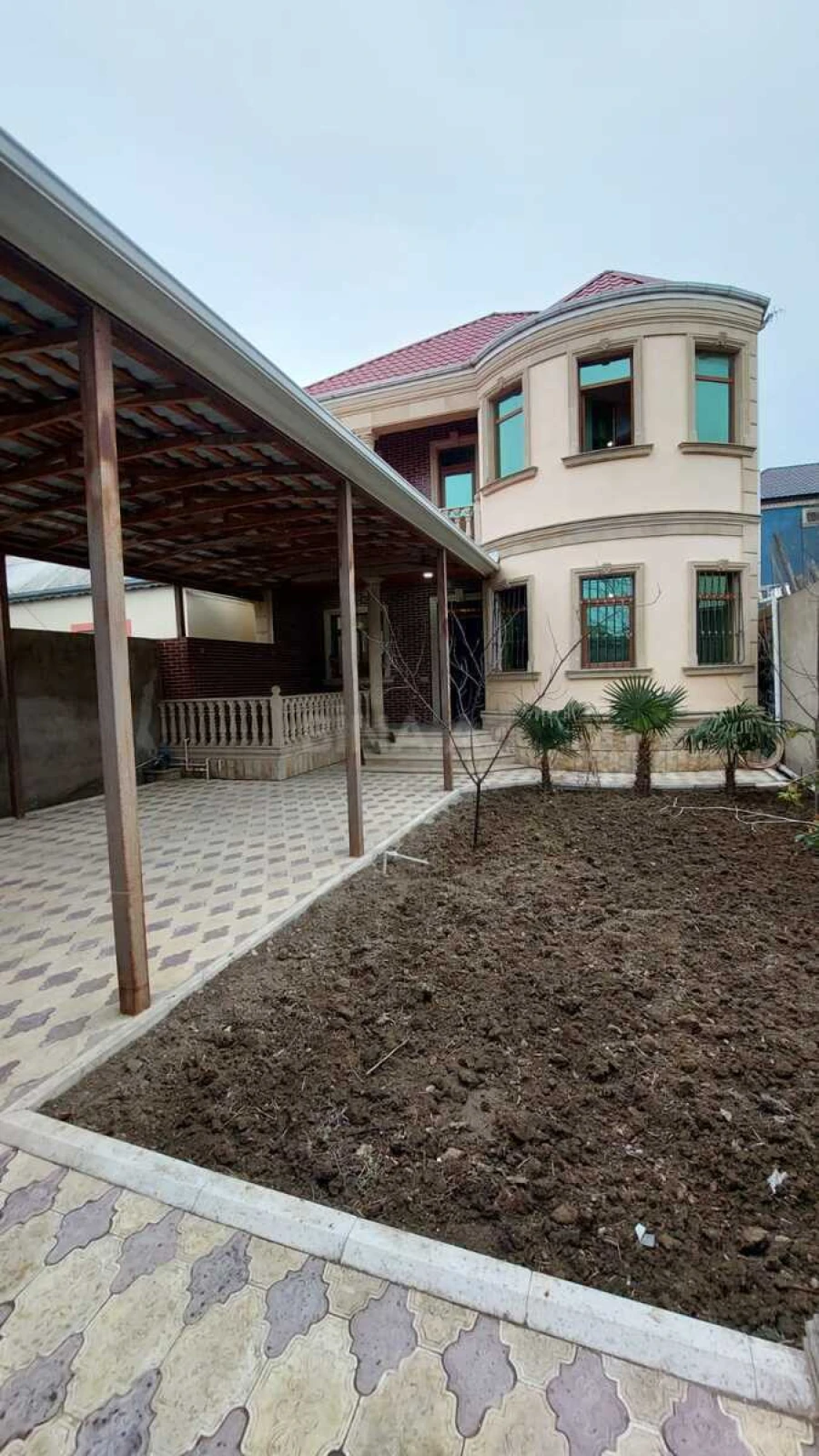 Satılır 5 otaqlı həyət evi 200 m²
