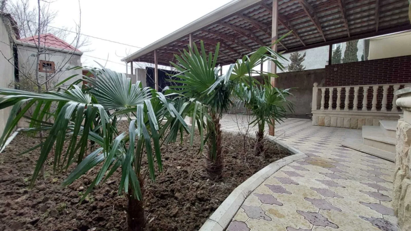 Satılır 5 otaqlı həyət evi 200 m²