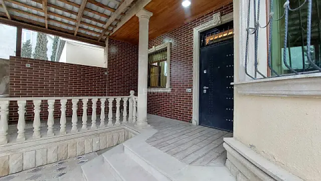 Satılır 5 otaqlı həyət evi 200 m²