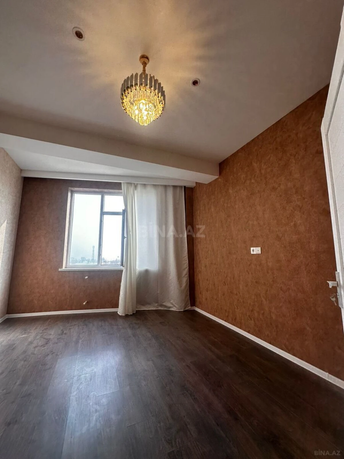 Satılır 3 otaqlı mənzil 102 m²
