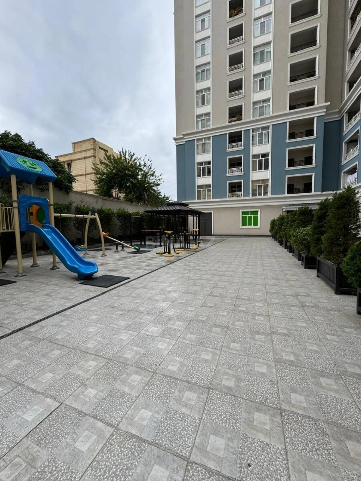 Satılır 2 otaqlı mənzil 110 m²