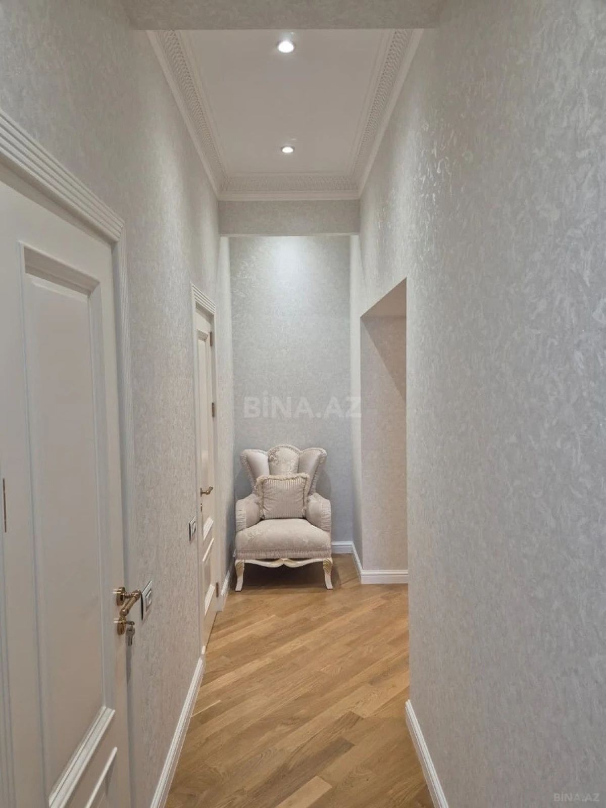 Satılır 2 otaqlı mənzil 110 m²