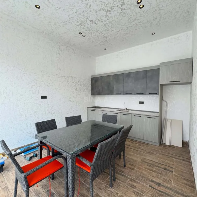 Satılır 4 otaqlı həyət evi 180 m²