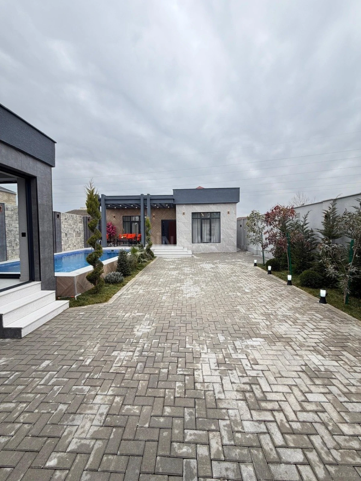 Satılır 4 otaqlı həyət evi 170 m²