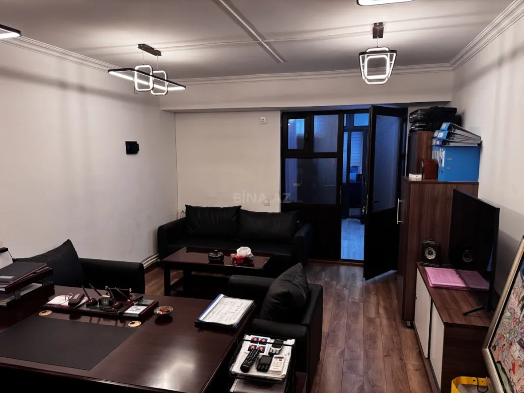 Satılır 4 otaqlı ofis 64 m²