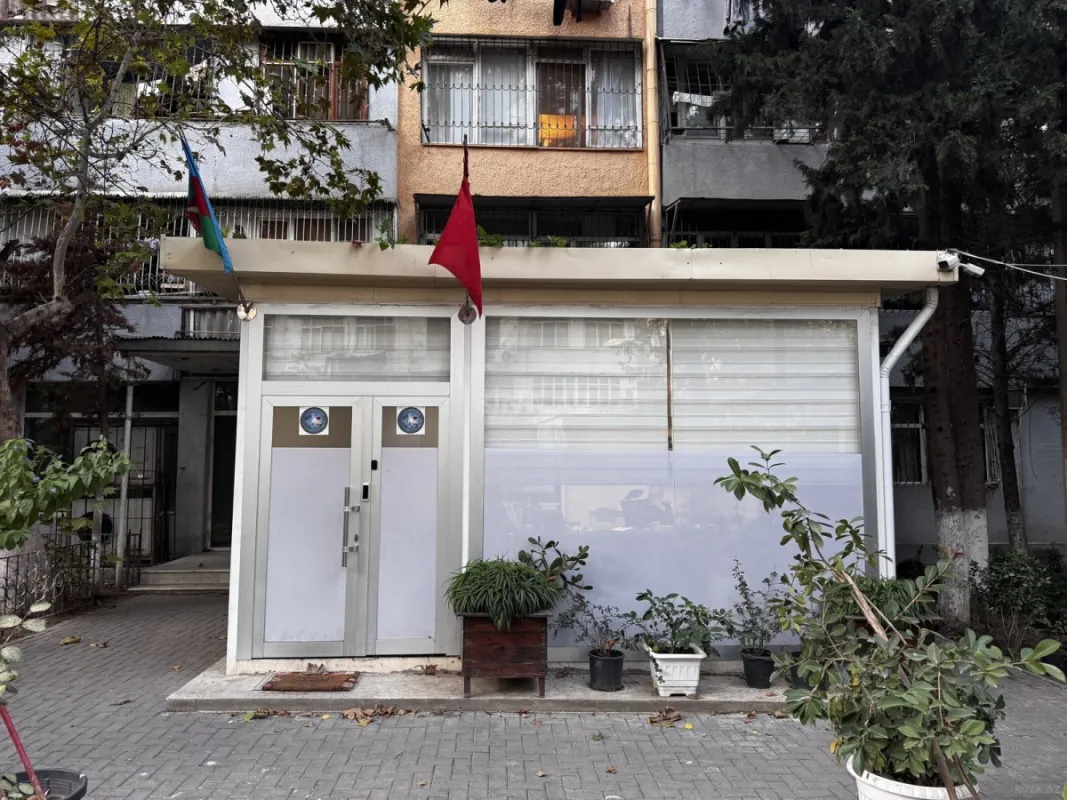 Satılır 4 otaqlı ofis 64 m²