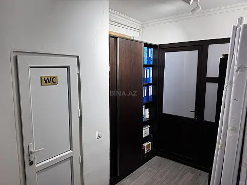 Satılır 4 otaqlı ofis 64 m²