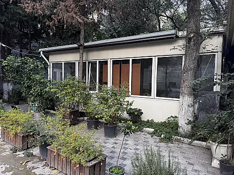 Satılır 4 otaqlı ofis 64 m²