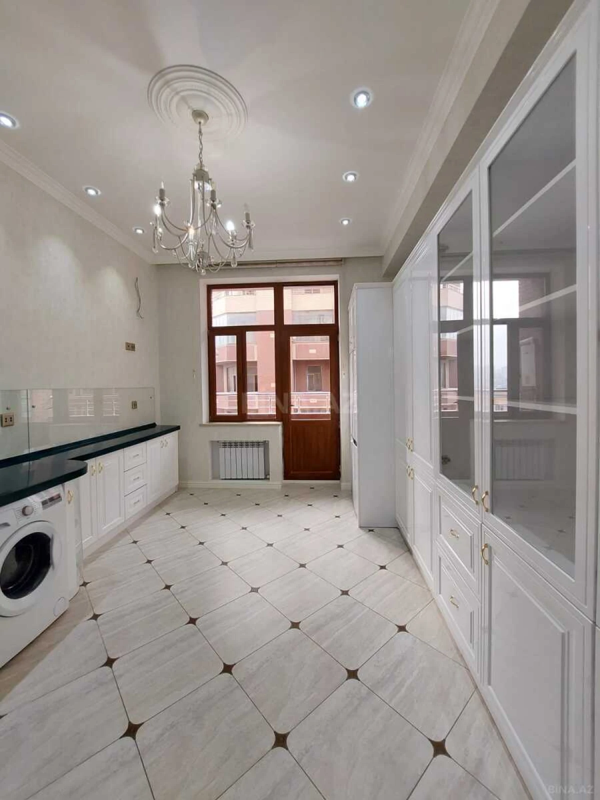 Satılır 3 otaqlı mənzil 166 m²
