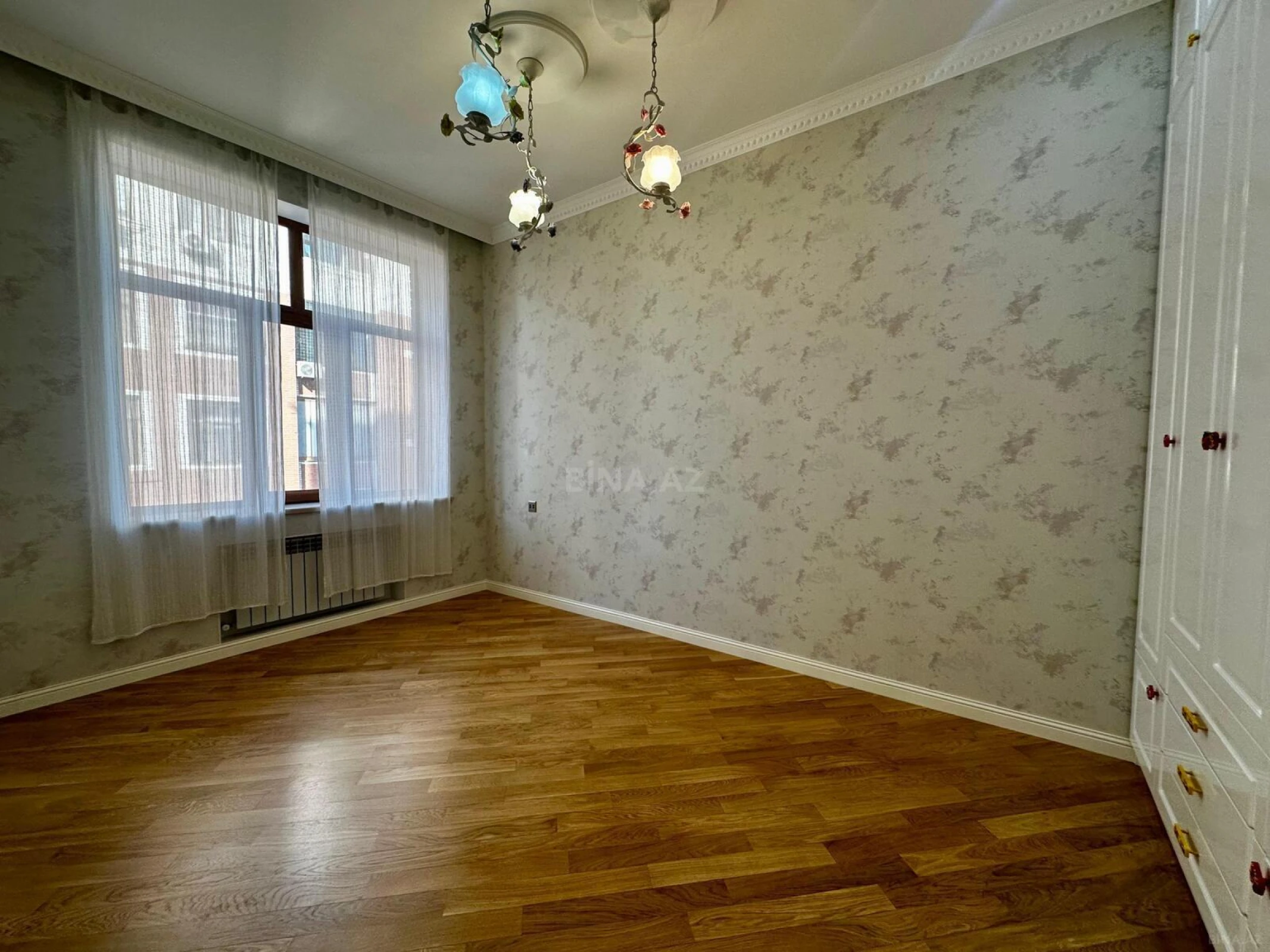 Satılır 3 otaqlı mənzil 166 m²