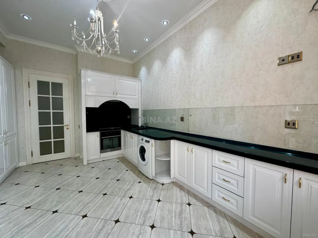 Satılır 3 otaqlı mənzil 166 m²