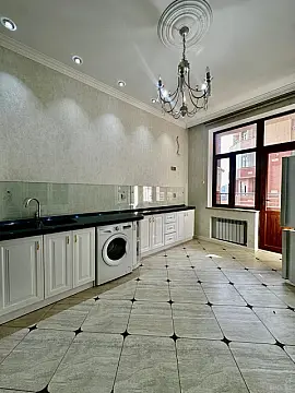 Satılır 3 otaqlı mənzil 166 m²