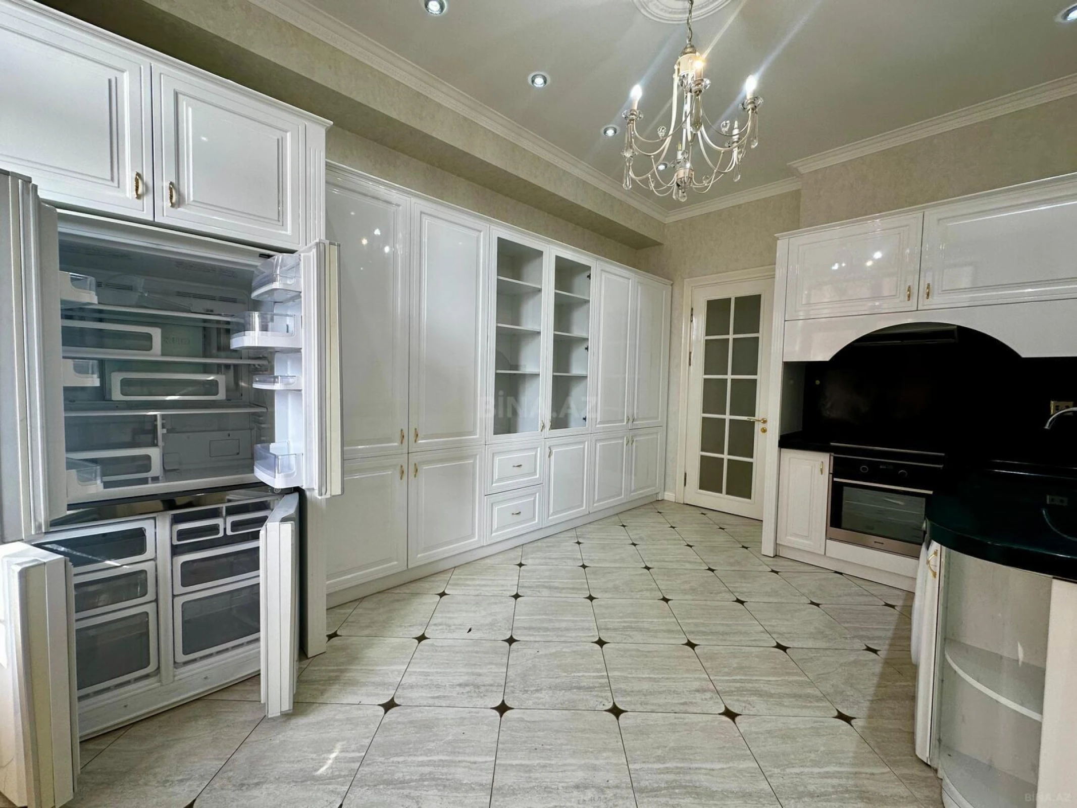 Satılır 3 otaqlı mənzil 166 m²