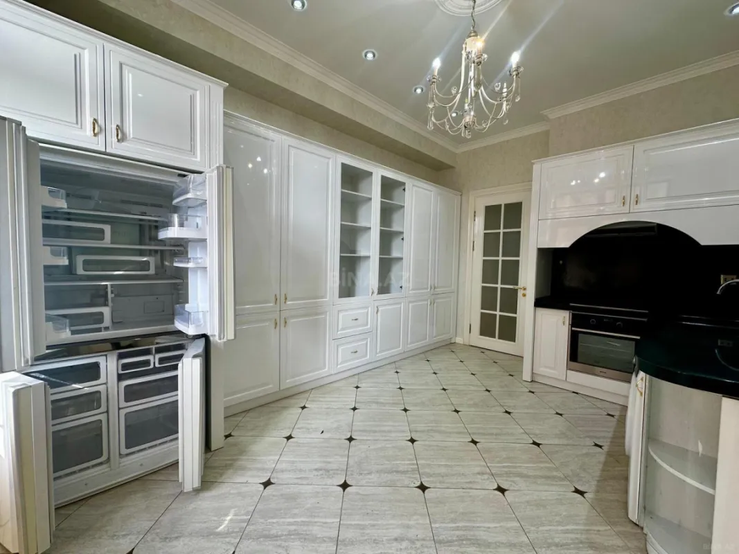 Satılır 3 otaqlı mənzil 166 m²