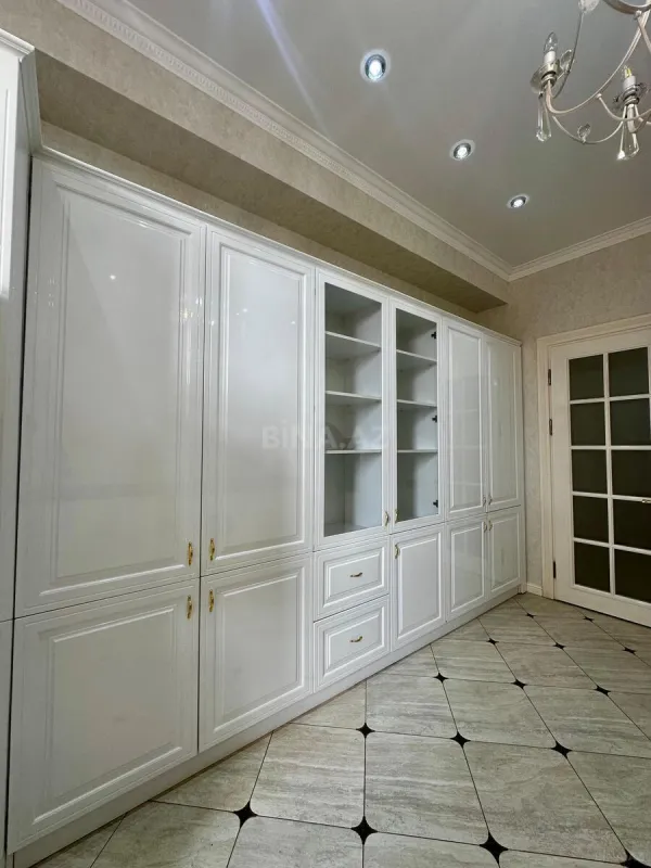 Satılır 3 otaqlı mənzil 166 m²