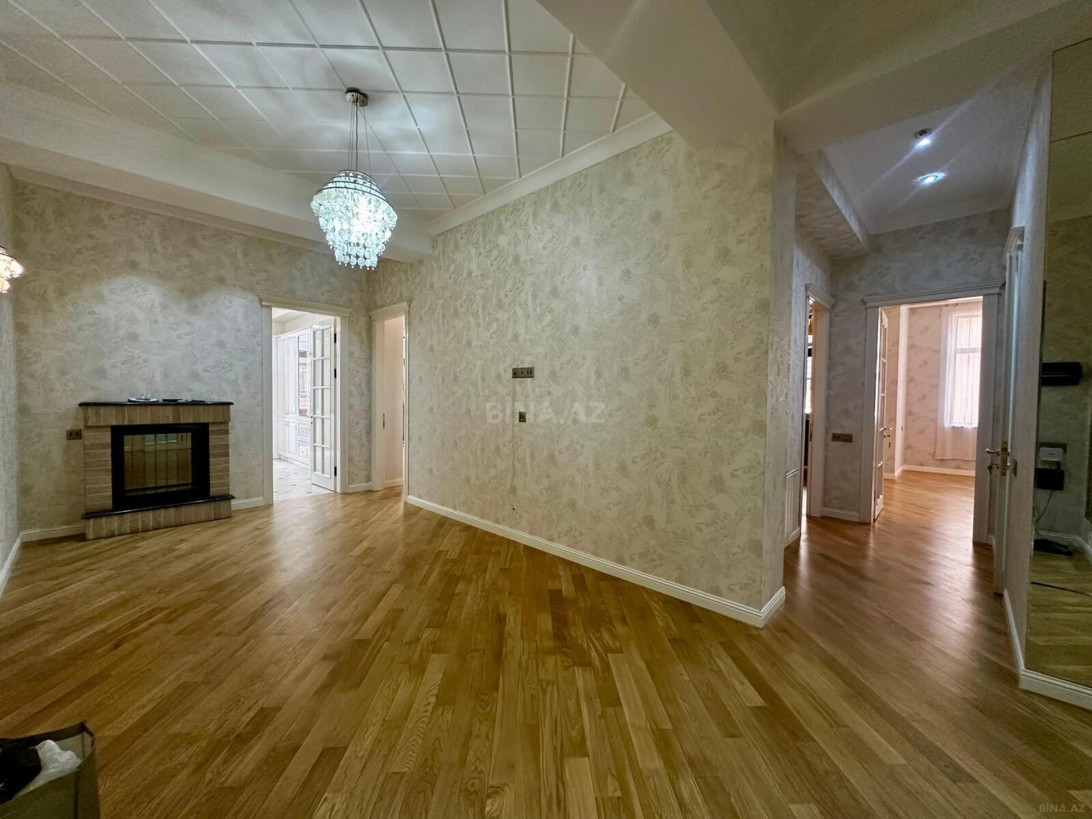 Satılır 3 otaqlı mənzil 166 m²