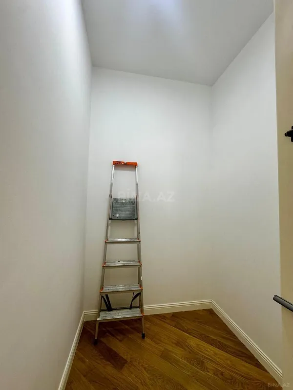 Satılır 3 otaqlı mənzil 166 m²