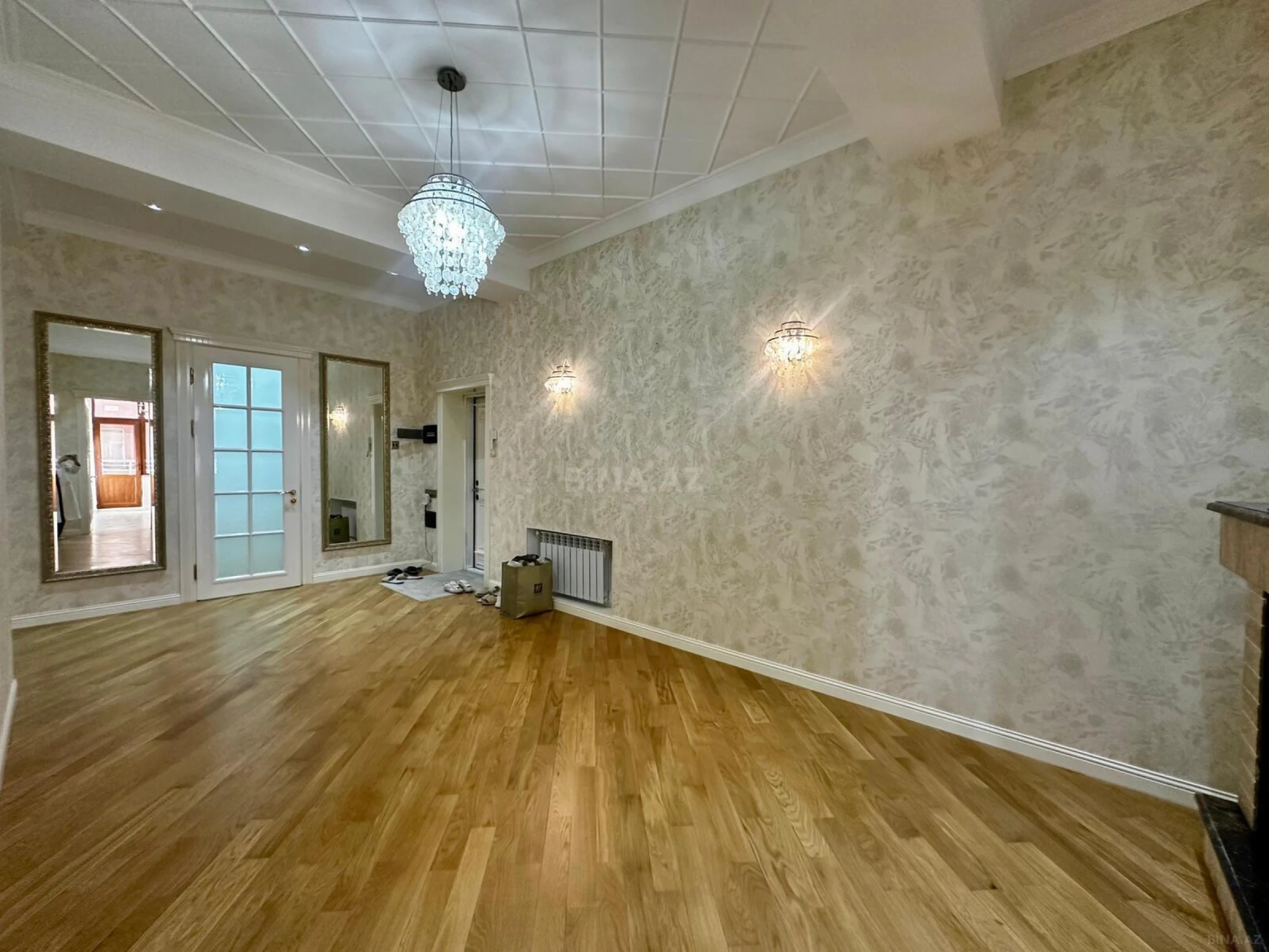 Satılır 3 otaqlı mənzil 166 m²