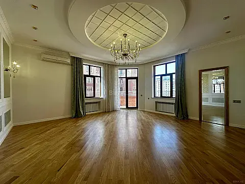 Satılır 3 otaqlı mənzil 166 m²