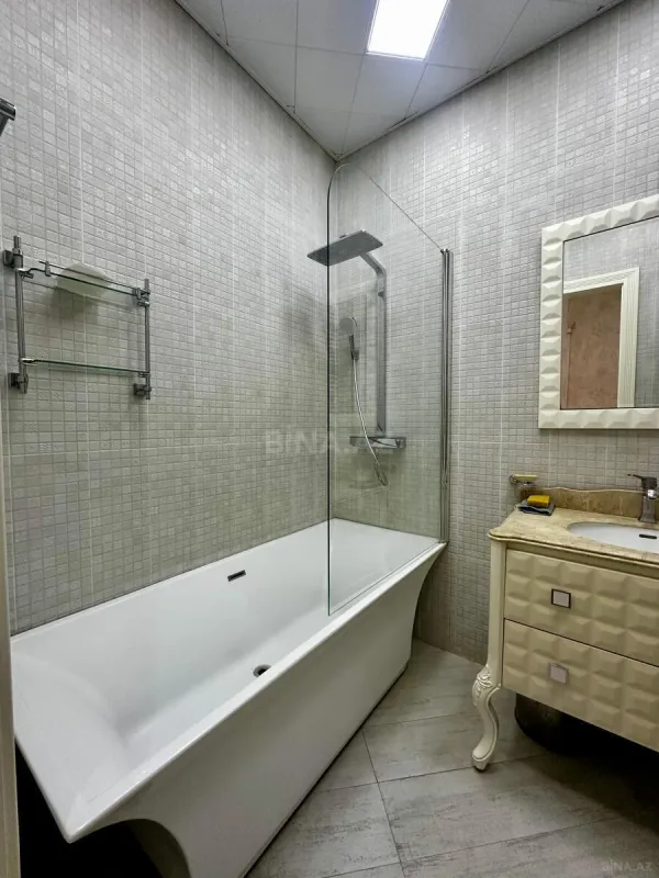 Satılır 3 otaqlı mənzil 166 m²