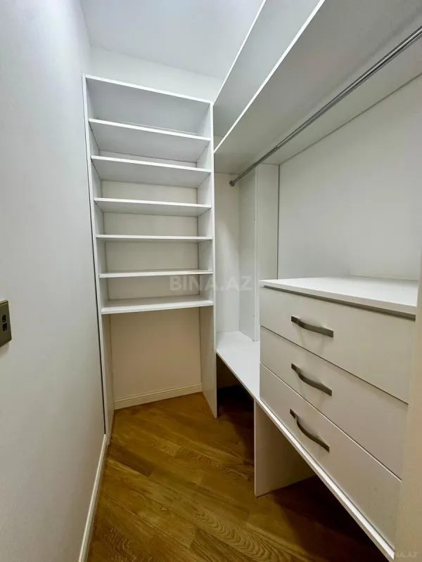 Satılır 3 otaqlı mənzil 166 m²