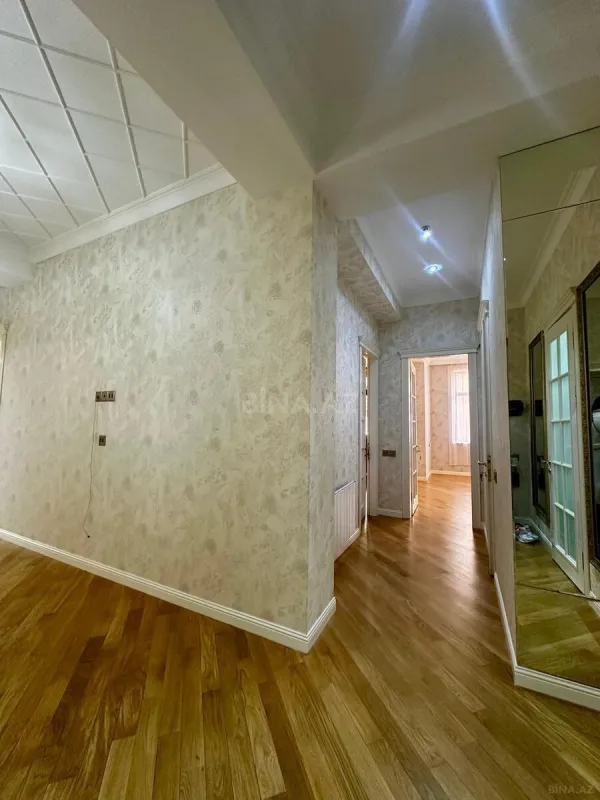 Satılır 3 otaqlı mənzil 166 m²
